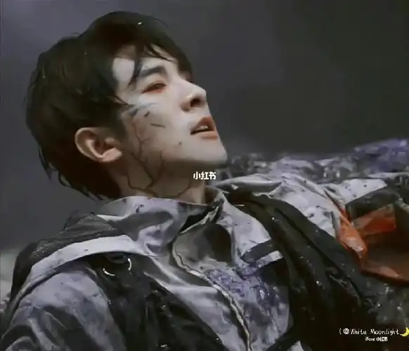 这版小花收到一致好评92第二张图是《终极笔记》里的小花,刘昱晗