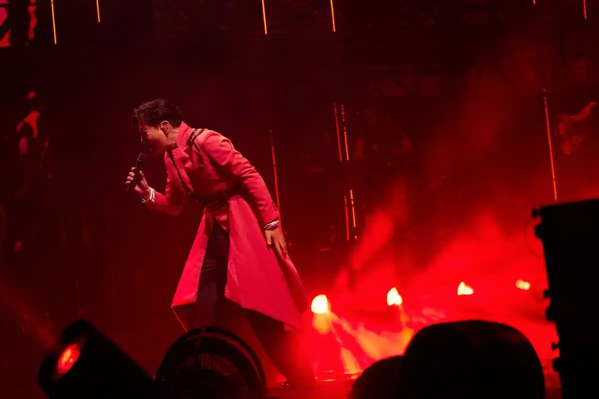 "情歌王子"张信哲合唱5万歌迷,未来式2.0巡演石家庄站圆满结束