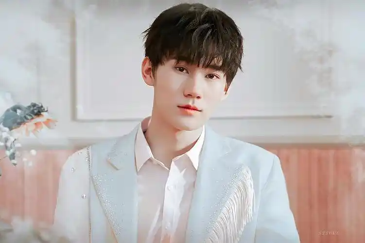 高尚让我心醉,皮囊让我折服,live之神让我彻底沦陷,核音大主唱张真源.