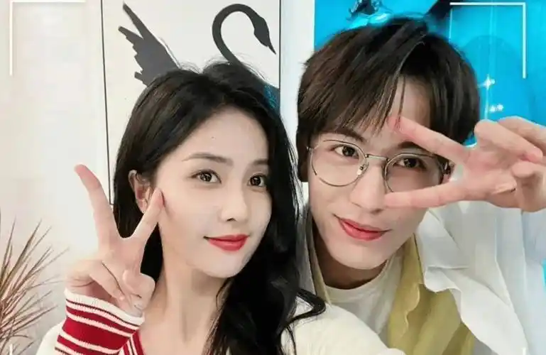 白鹿为张凌河庆生,并称他为"我的丈夫",男主秒变深情_张凌赫_祝福