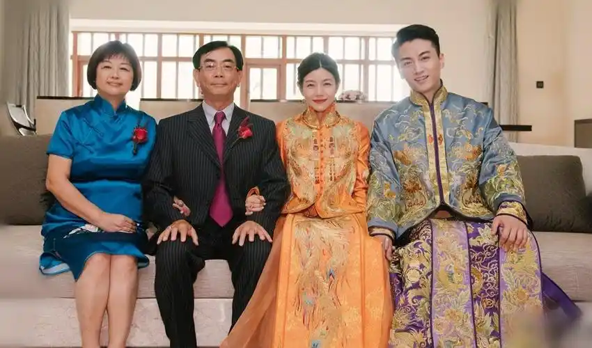 娱乐八卦 陈晓陈妍希婚礼现场照,这对历经波折的小龙女杨过在晒结婚证