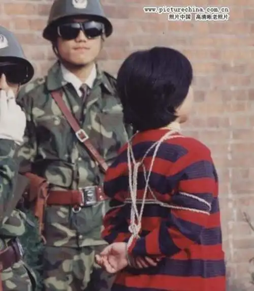 枪口下残花:中国美女死刑犯枪决现场