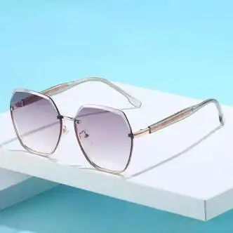 卡雷姆艾米太阳镜巴宝莎眼镜女2024新款无框墨镜防紫外线开车旅游防