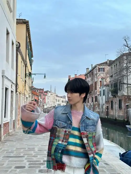 连淮伟巴黎时装周