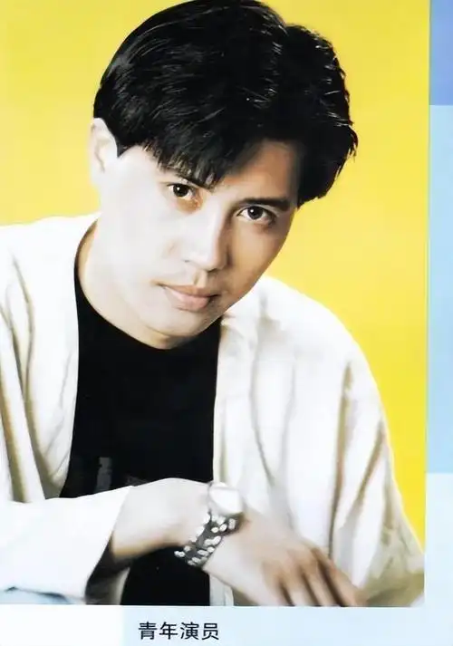 纪实女演员夏菁年轻时貌美如花如今56岁胖到认不出