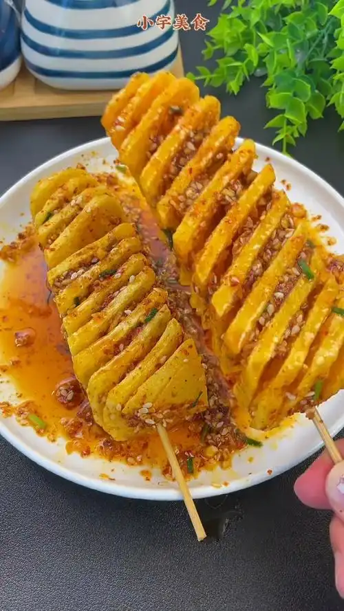 自己在家就能做土豆旋风薯塔,简单又好吃,再也不用去外面路边摊买啦