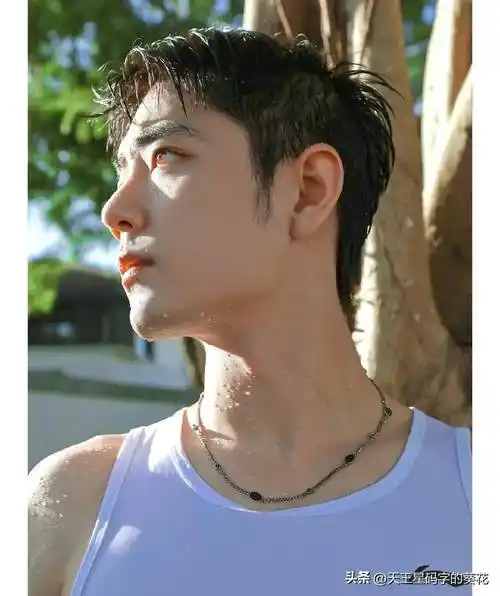 肖战泳池写真,身上汗毛,胡茬,尽显男友力,试问谁能扛的住_胳膊_身材