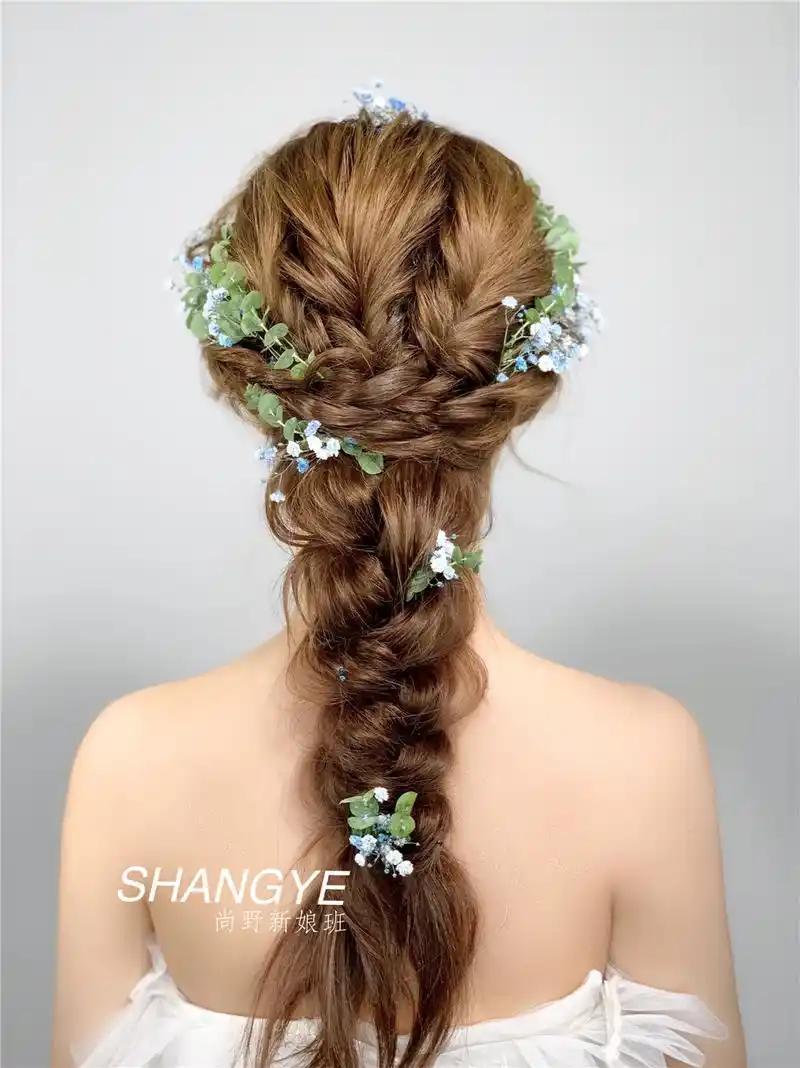 长头发怎么扎发好看?5款超美腻的长发新娘发型