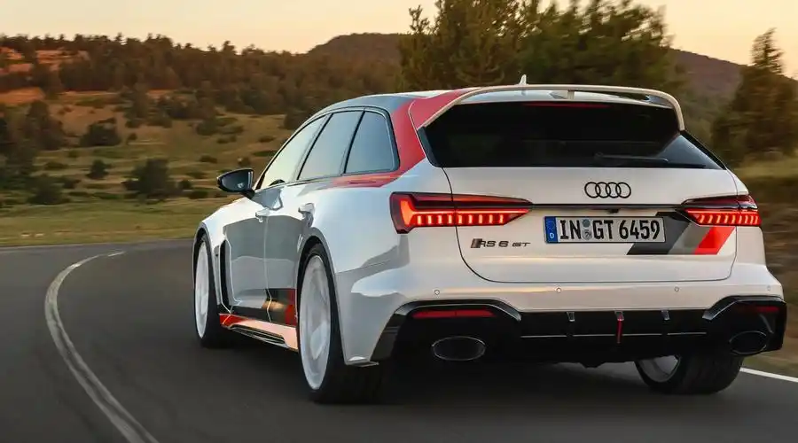 奥迪rs6avantgt全球首发这是台33秒破百的限量旅行车