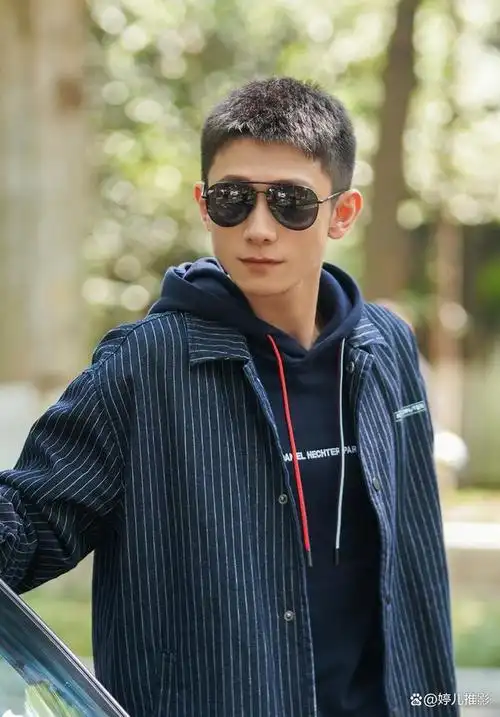 《曾少年》空降开播,冲着张一山来的,我却被两位长腿女神惊艳了