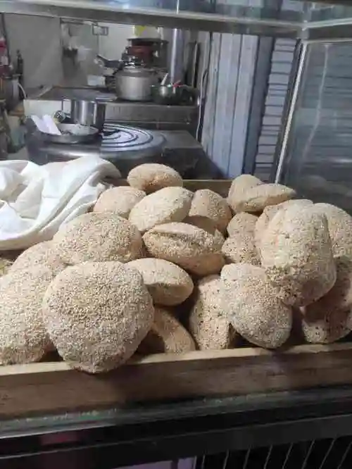 莱芜宫廷烧饼(民族大街店)-"莱芜宫廷烧饼,这家店在一个地理位置非常