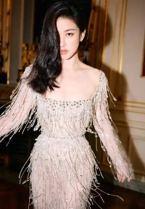 朱珠大胆挑战透视裙,身材曼妙醒目_时尚_魅力十足_照片