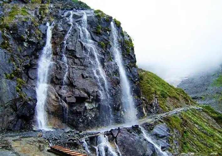 多雄拉山口汉密河沿线风光瀑布群原始森林穿越老虎嘴天险解放大桥背崩