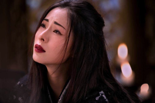 薛凯琪回应说江一燕"不要脸"一事,原来是"不露脸就可以获奖"