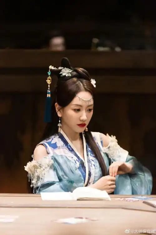 杨蓉大侦探公主造型#杨蓉大侦探新剧照96这次的造型也好漂亮啊收骀