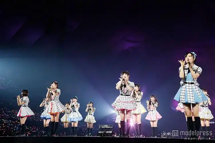 akb48东京巨蛋演唱会吸引4.2万观众 300名成员同登台(组图)