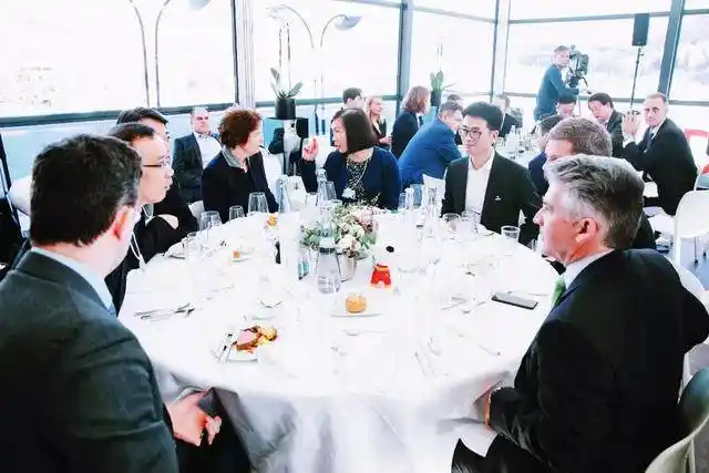 国际富豪们的私人晚宴:吃什么不重要,请谁吃才是重点!