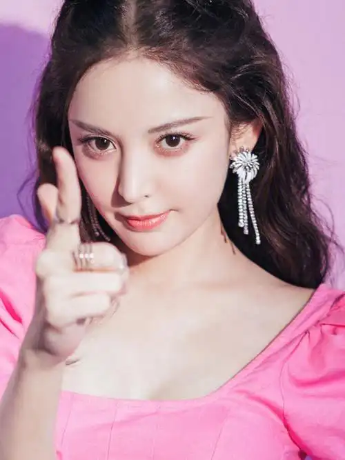 男友视觉的古力娜扎多了一分妩媚