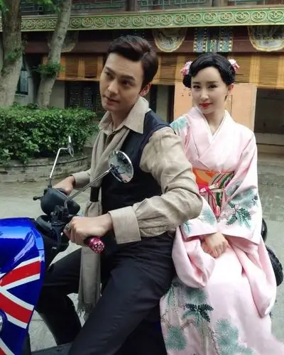 爷青回舒畅晒与陈伟霆自拍合影工作偶遇令人梦回活色生香剧场