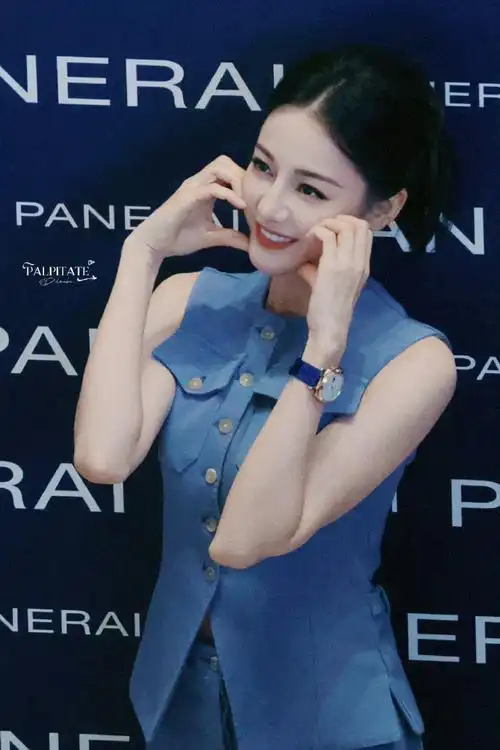 你有一份来自巴巴酱的比心合集,请注意查收～06    #迪丽热巴枭起青