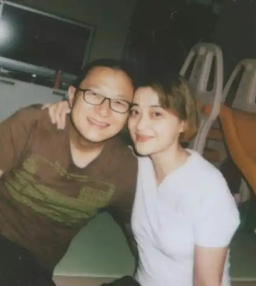 曾剑娶二婚梅婷为妻婚后宠成宝儿女双全幸福美满