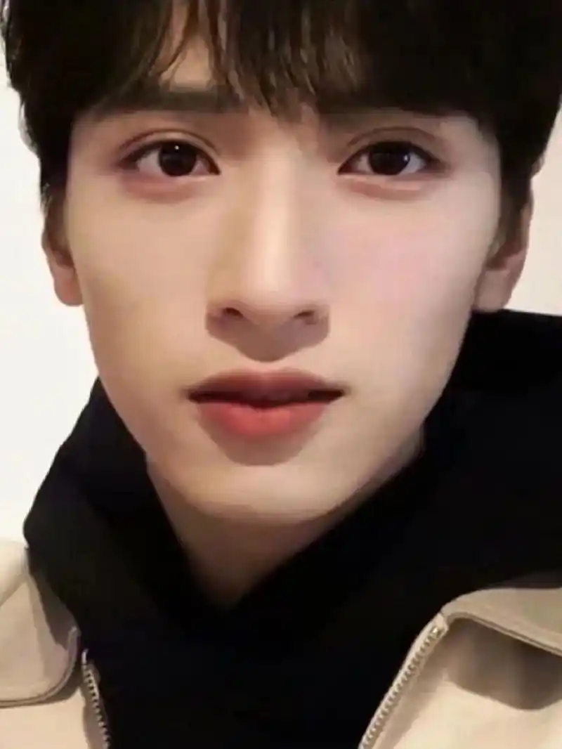 严浩翔0101 这眼睛好漂亮!好想拥有!