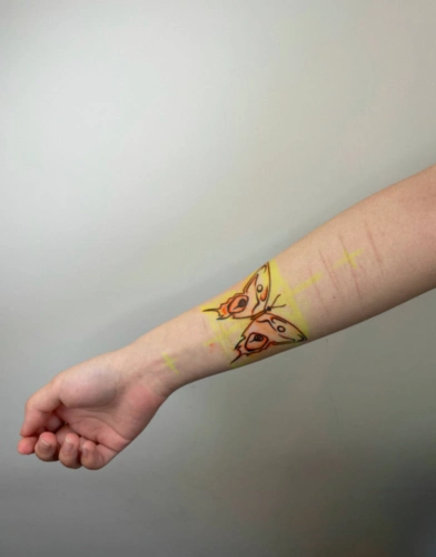 手臂肉雕蝴蝶纹身手臂割皮纹身6