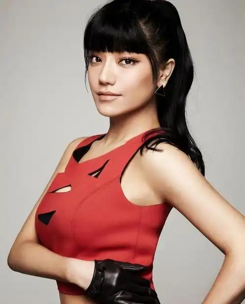 超级女声冠军江映蓉整容失败像怪物全身只剩眼眸是自己的