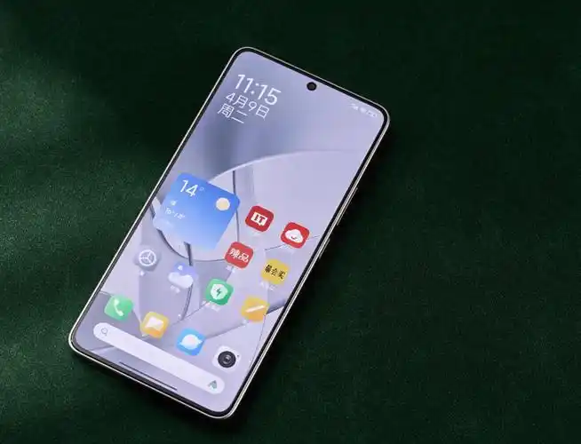 性能配置:搭载骁龙7 gen 3处理器,配备lpddr5x ufs4.