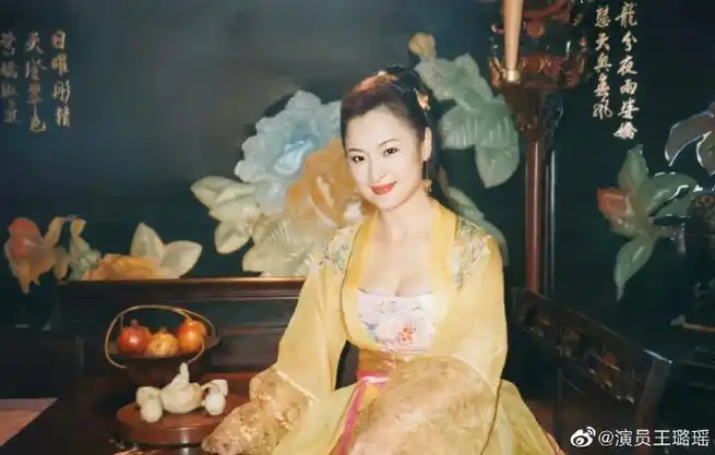 天龙八部王夫人微博提示:出入曼陀山庄,请扫码登记.#王璐瑶