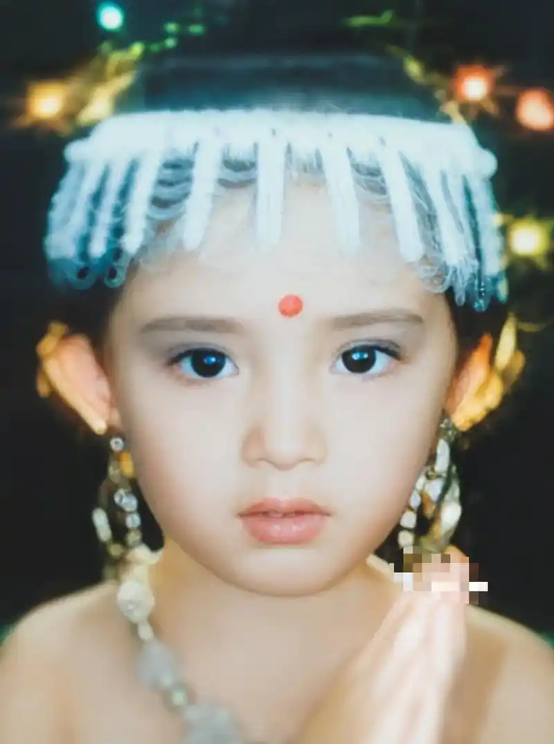 杨幂童年照,网友大呼想抱回家