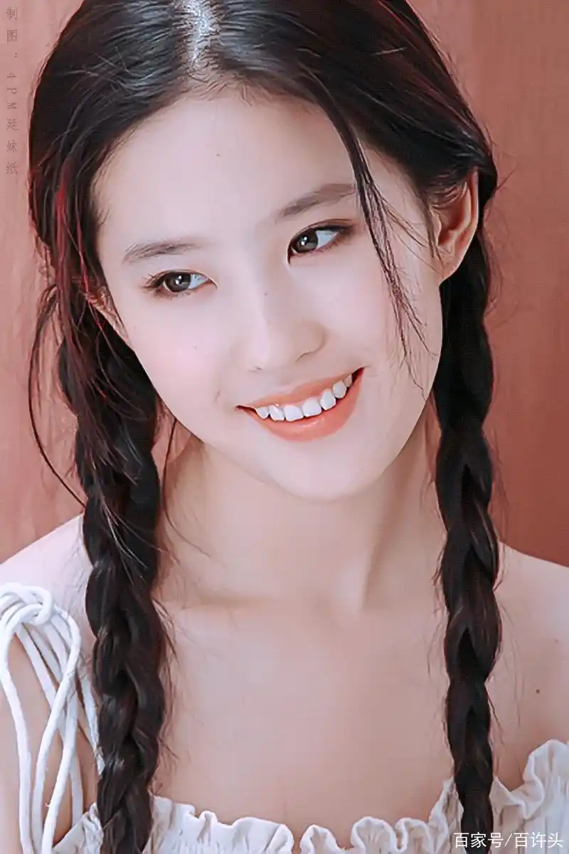 刘亦菲03年清纯写真造型,风格迥异,依旧美的摄人心魄