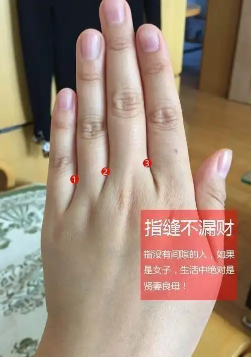 女人手部有这个特征,一生福气深厚