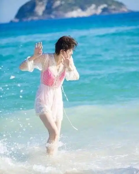 古力娜扎泳装照