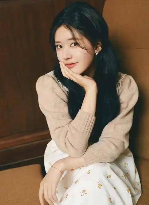 女星赵露思时尚写真:沉鱼落雁,眉目如画