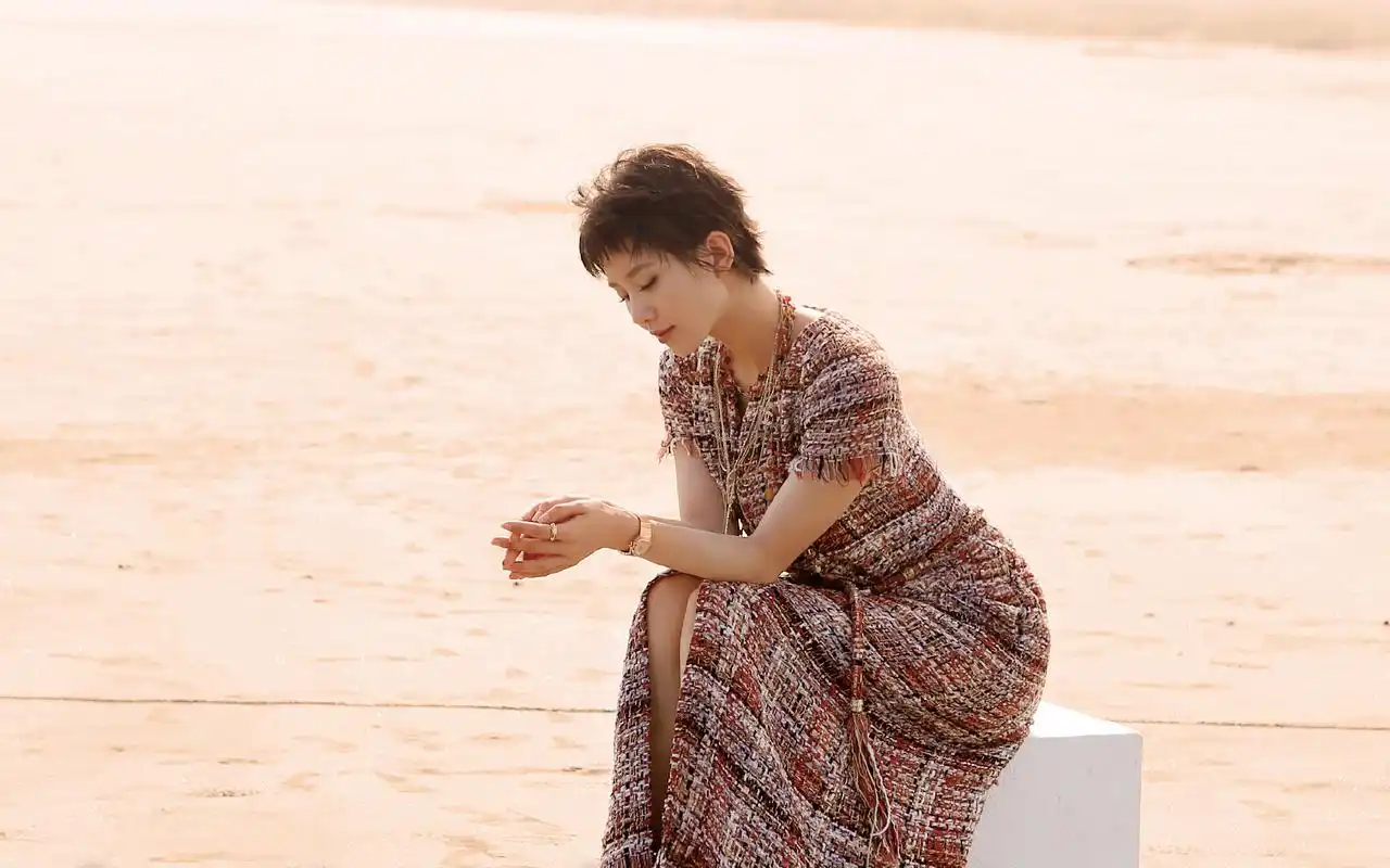 刘诗诗短发性感杂志写真图片壁纸