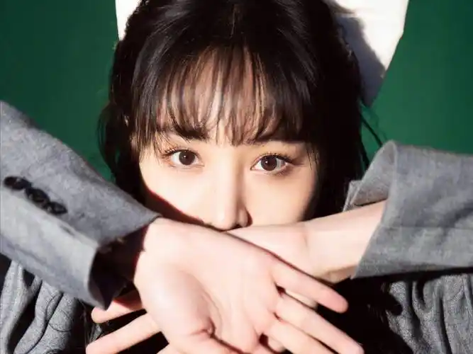 郑爽最新视频脸部臃肿五官僵硬,经纪人喊话平台,疑被恶意抹黑?