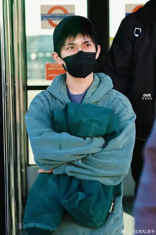 #易烊千玺连轴转#