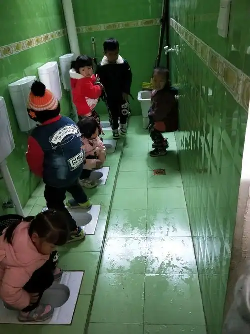 金娃娃幼儿园小班阶段性家长会