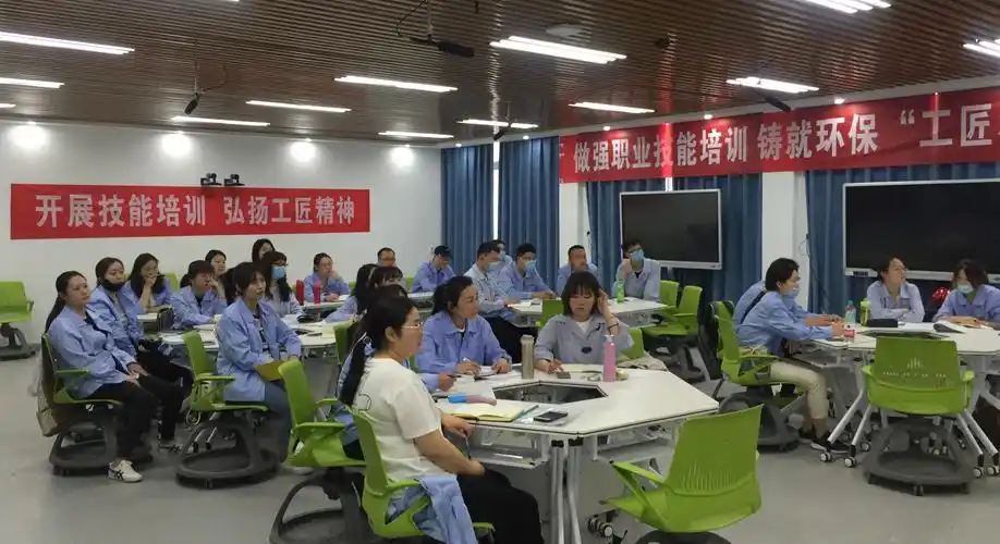 职业技能提升行动培训班在我校开班