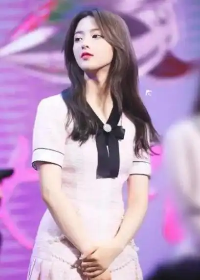 超越之光杨超越在火箭少女101中的成长之路