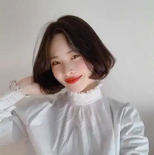 发量少短发发型(发量少的女生建议发型)