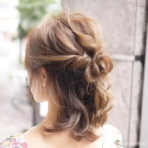 这样的扎发发型,现在最流行
