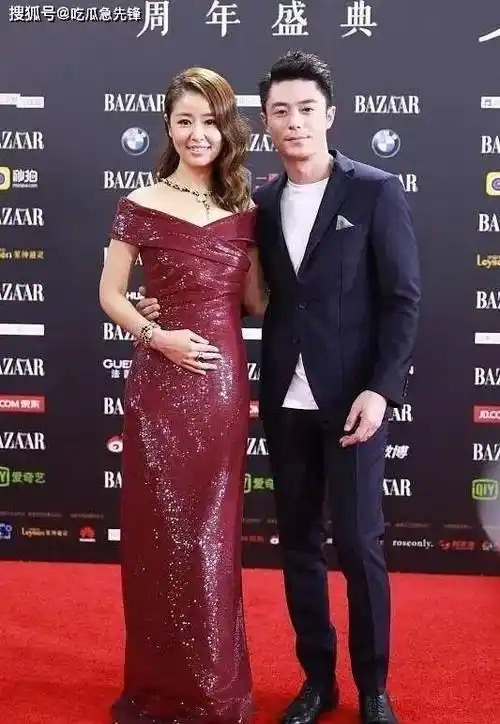 林心如携丈夫给爸妈庆生!她47岁穿卫衣仔裤清纯依旧,霍建华却胖出肚腩