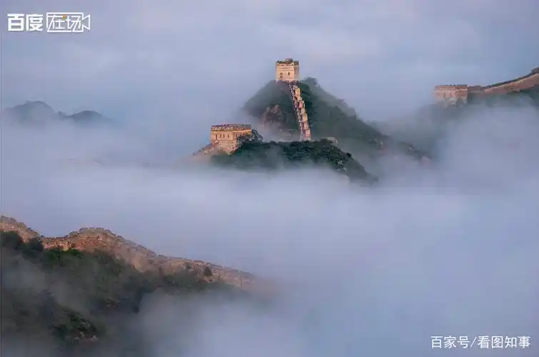 实拍金山岭长城云海景观:忽隐忽现 气吞山河