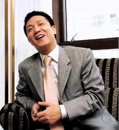 上海首富周正毅有多高调?"团灭"上海主持天团,服刑期间赚30亿