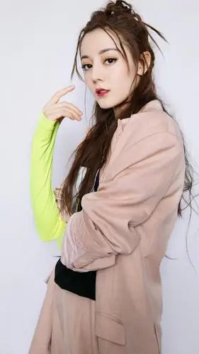 迪丽热巴时髦写真