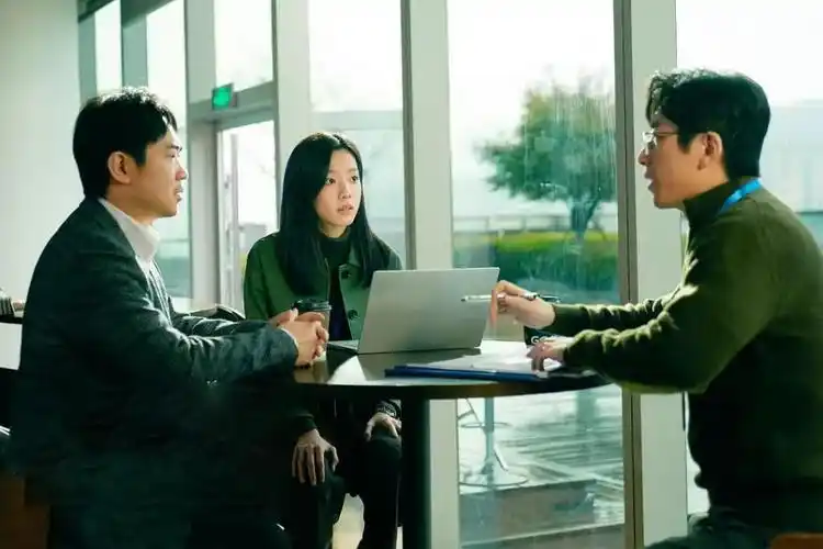 在《万万没想到》的第一集,有一句反复出现的名台词:" 我想起那天下午