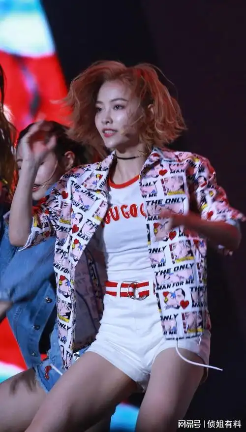 许佳琪白色热裤表演现场近距离抓拍原生态无修复超清原图啥水平