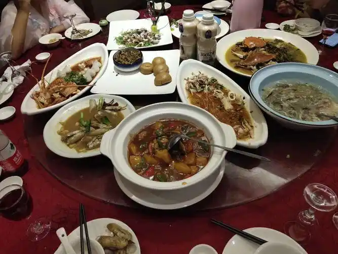 很满意的一餐,包厢竟然可以k歌,吃好晚饭快十点了,回酒店休息